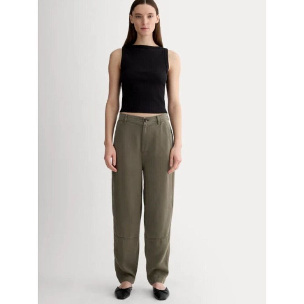 Like New! EVERLANE The Chino in Buffersoft Pants Kalamata in Size 6